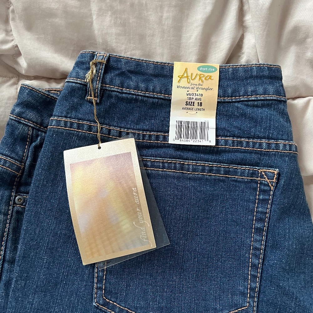 Wrangler Jeans - Aura - Size 18 short rise - NEW